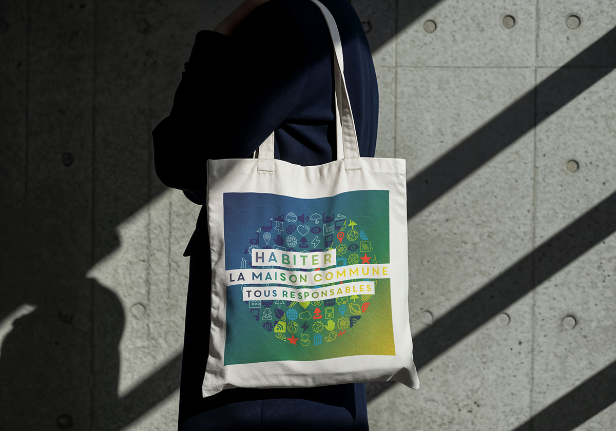 Sac du particpant créé pour la Rencontre nationale à Annecy en 2017 sur le thème "D’indépendants à interdépendants".