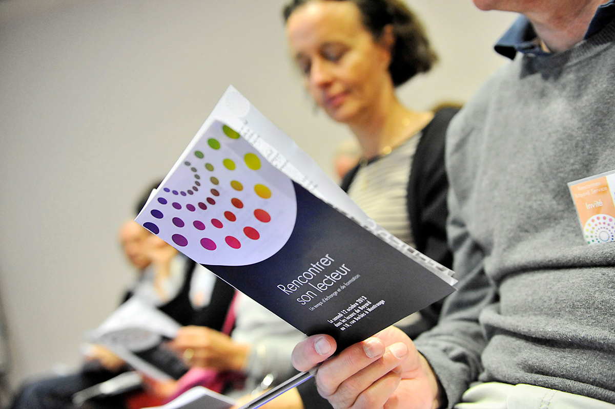 Dépliant pour atelier lors du séminaire interne de Bayard Service de 2013. Badge invité. Crédit photo : Corinne Simon