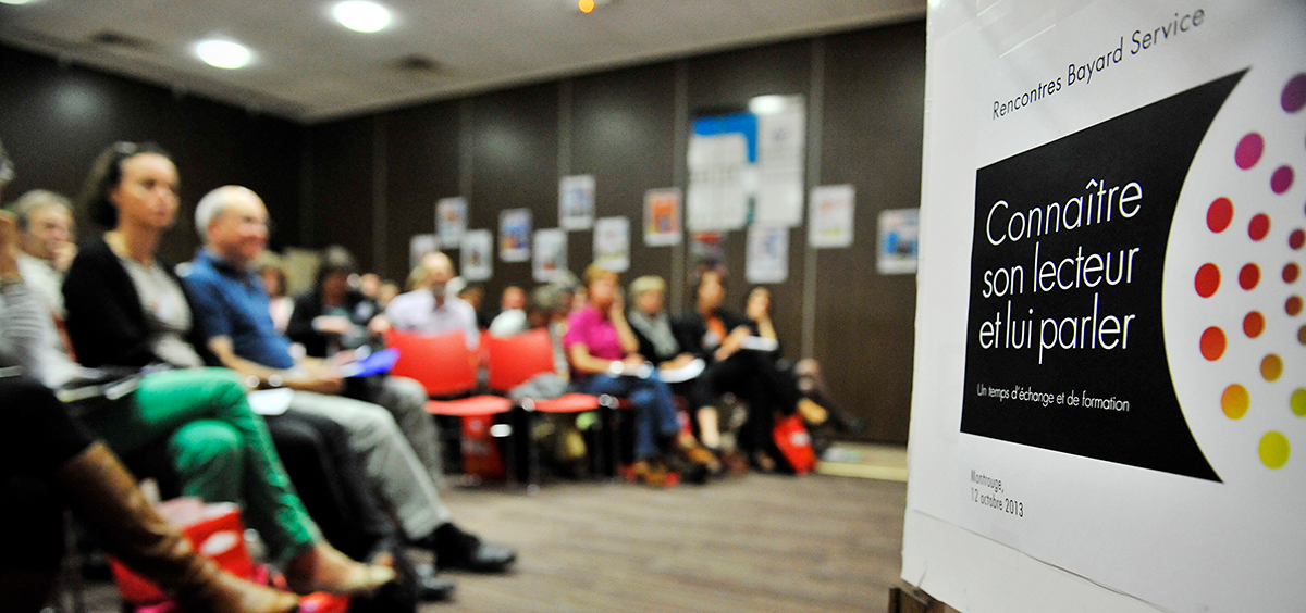 Communication du séminaire sur pupitre. Crédit photo : Corinne Simon