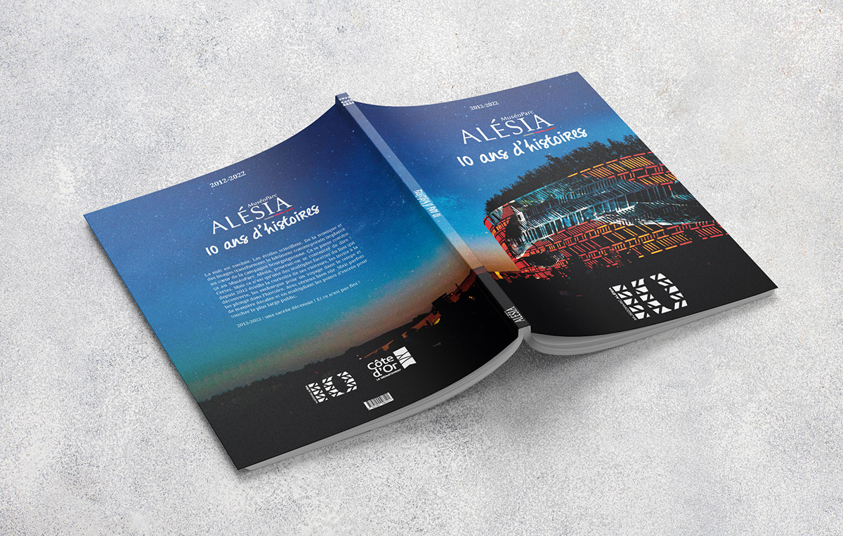 Première et dernière de couverture du livre du MuséoParc Alésia pour ses 10 ans (2012-2022).