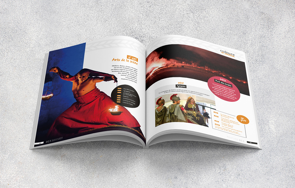 Double-page du livre du MuséoParc Alésia pour ses 10 ans.