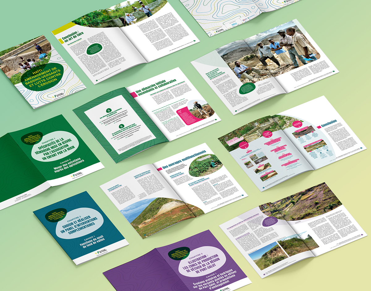 Collection de brochures de l’association Un Enfant par la main sur le projet d’aménagement de bassins-versant et lutte contre l’érosion en Haïti. Vue d’ensemble sur le cahier général et les trois sous-parties.
